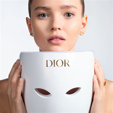 dior face mask for coronavirus|Dior turns its hand to face masks in coronavirus battle.